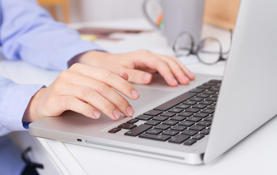 上海刑事案件律師視角：有經(jīng)濟(jì)案件戶(hù)口能否遷？