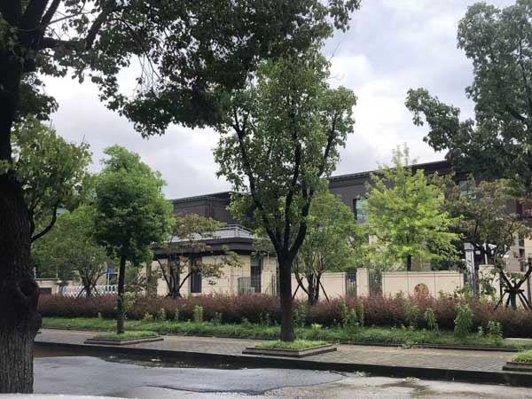 未經(jīng)許可經(jīng)營現(xiàn)貨黃金延期交收業(yè)務(wù)的行為如何定性？閔行刑事律師來回答