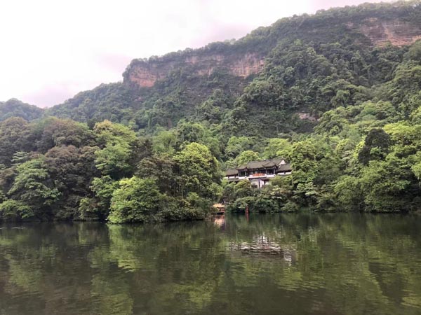 上海刑事案件好律師為您講解將他人禁閉起來以得逞劫財如何定性