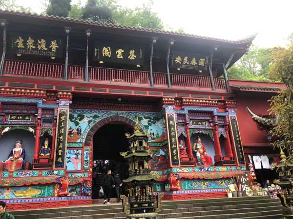 報警但未承認自己實施犯罪是否認定為自首？崇明刑事律師來回答